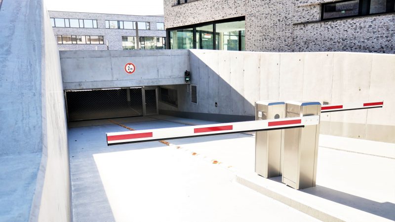 Christensen_Tiefgaragen Rollgittertor_Berufsschule_Dobberstein