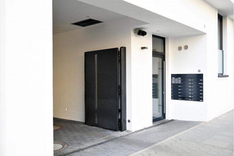 Christensen_private Garageneinfahrt Fluegeltor rechts 2 Altona