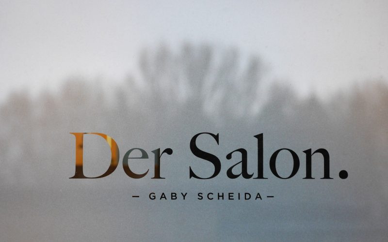 Der Salon Fensterlogo 3-Dobberstein