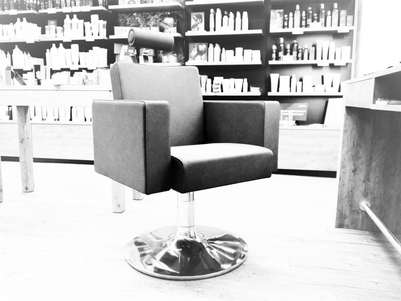 Der salon Make Up Stuhl 4_sw_Dobberstein