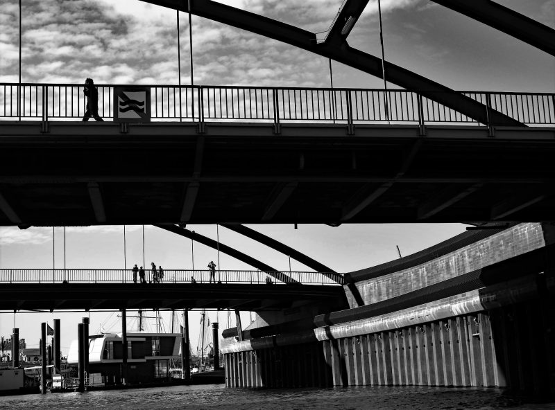 Hamburg_Hafen_2015_Walk over Water_Dobberstein